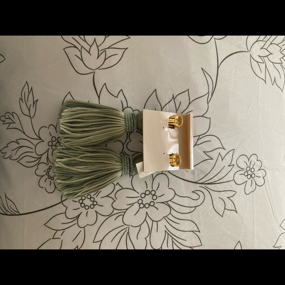 Oscar de la Renta Ball Tassel Drop Clip on Earring - Picture 7 of 8